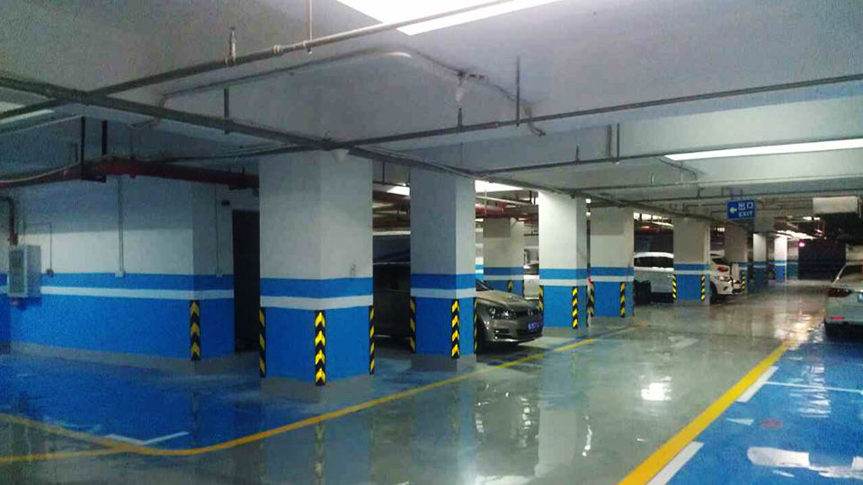 富萊德為武漢商業學校進行地下停車場翻新